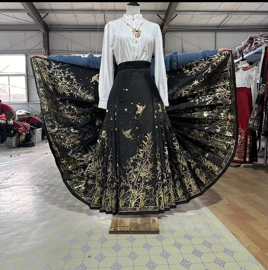 Horse-Face Skirt Bamboo with Birds