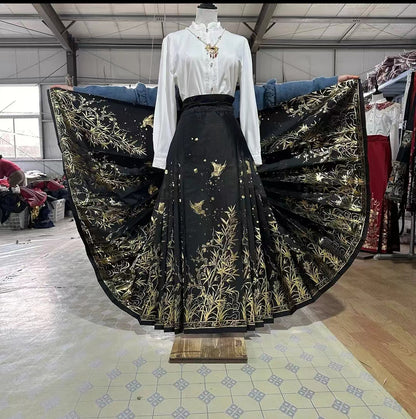 Horse-Face Skirt Bamboo with Birds